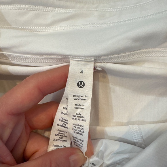 White lululemon pace rival 12in - Picture 2 of 2